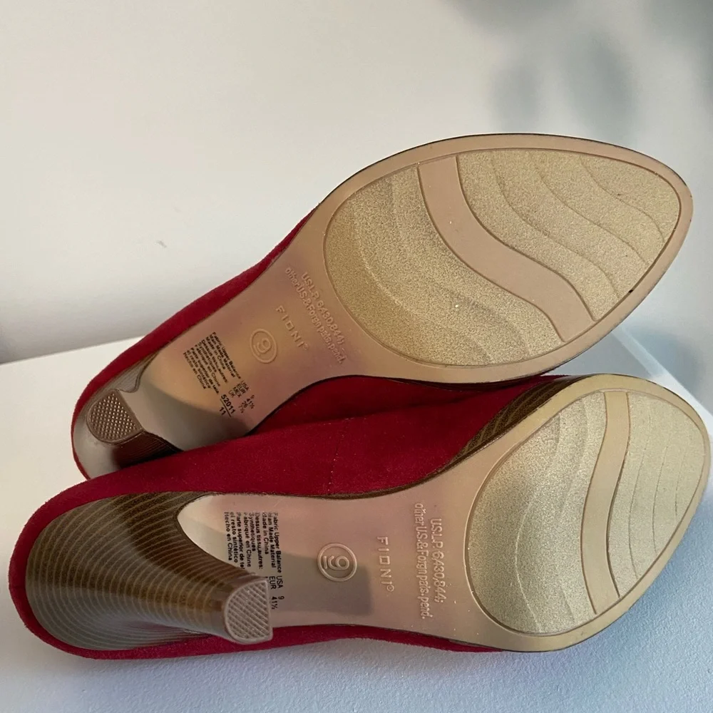 FIONI RED SUEDE PLATFORM HEELS